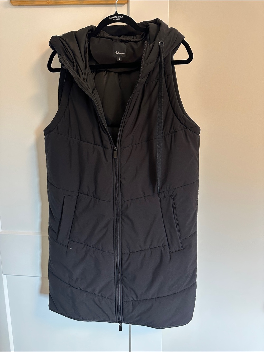 Women’s Reitmans Sleeveless Hooded Puffer Vest in Black
